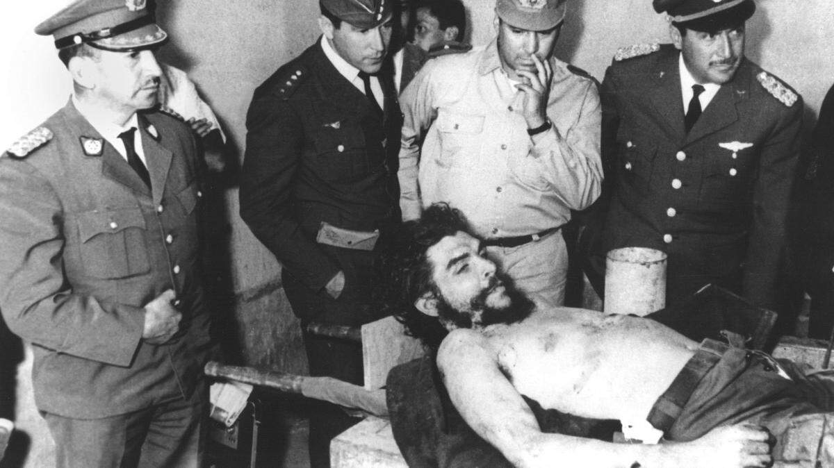 Vallegrande (Bolivia); 9.10.1967. Cuerpo sin vida del guerrillero Ernesto “Che” Guevara.