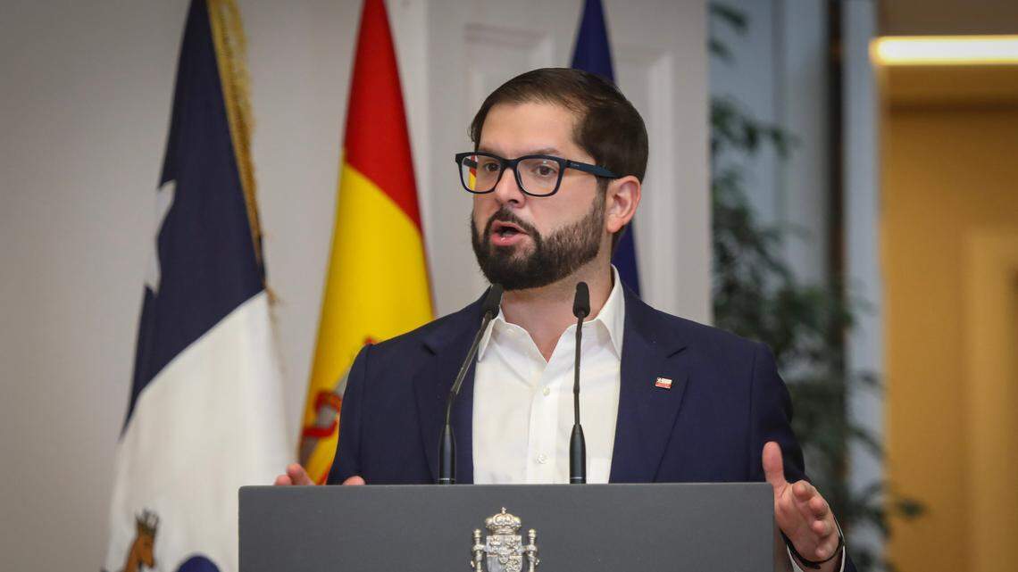 Chilean President Gabriel Boric, shown in this 2023 file photo, hosted his counterparts from Spain, Brazil, Colombia, and Uruguay in Santiago for a meeting of leftist leaders..