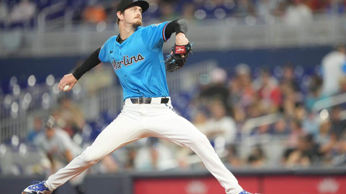 El abridor de los Marlins Adam Mazur lanza en el primer inning del partido ante los Tigres de Detroit, celebrado el 14 de septiembre de 2025 en Miami.