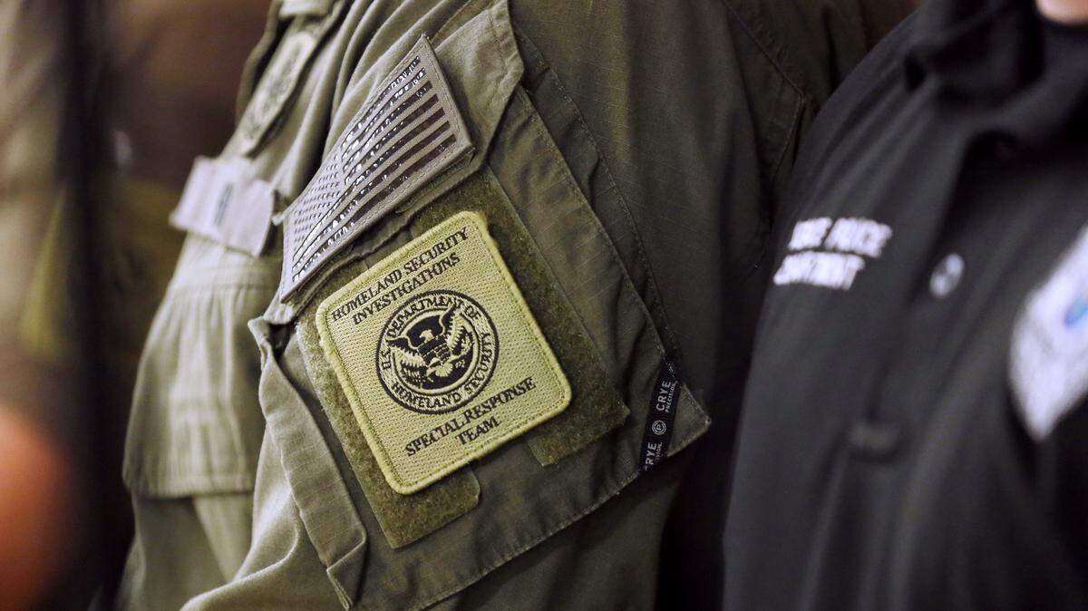 BRADENTON, FLORIDA - OCTOBER 20: A member of the Homeland Security Investigations Special Response Team is seen wearing his uniform during Department of Homeland Security Secretary Kristi Noem's press conference at a federal office building on October 20, 2025 in Bradenton, Florida. The Secretary addressed ongoing immigration enforcement efforts and federal coordination with local authorities across the state, while praising President Donald Trump for their joint accomplishments under the "One, Big, Beautiful Bill," which received congressional approval and funded expanded DHS operations. (Photo by Octavio Jones/Getty Images)