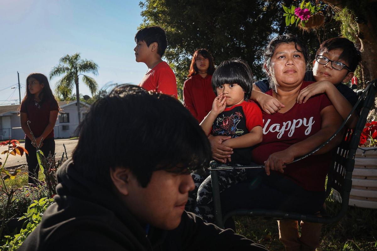Loyda Gonzalez learned she had cancer a year ago. In shock, she could only think about her six children. Left to right: Jacqueline, 9, Jacob, 15, Jonathan, 12, Jazmine, 13, Erick, 3, Loyda Velazquez Gonzalez, and Geovani Loarca, 11. Loarca.