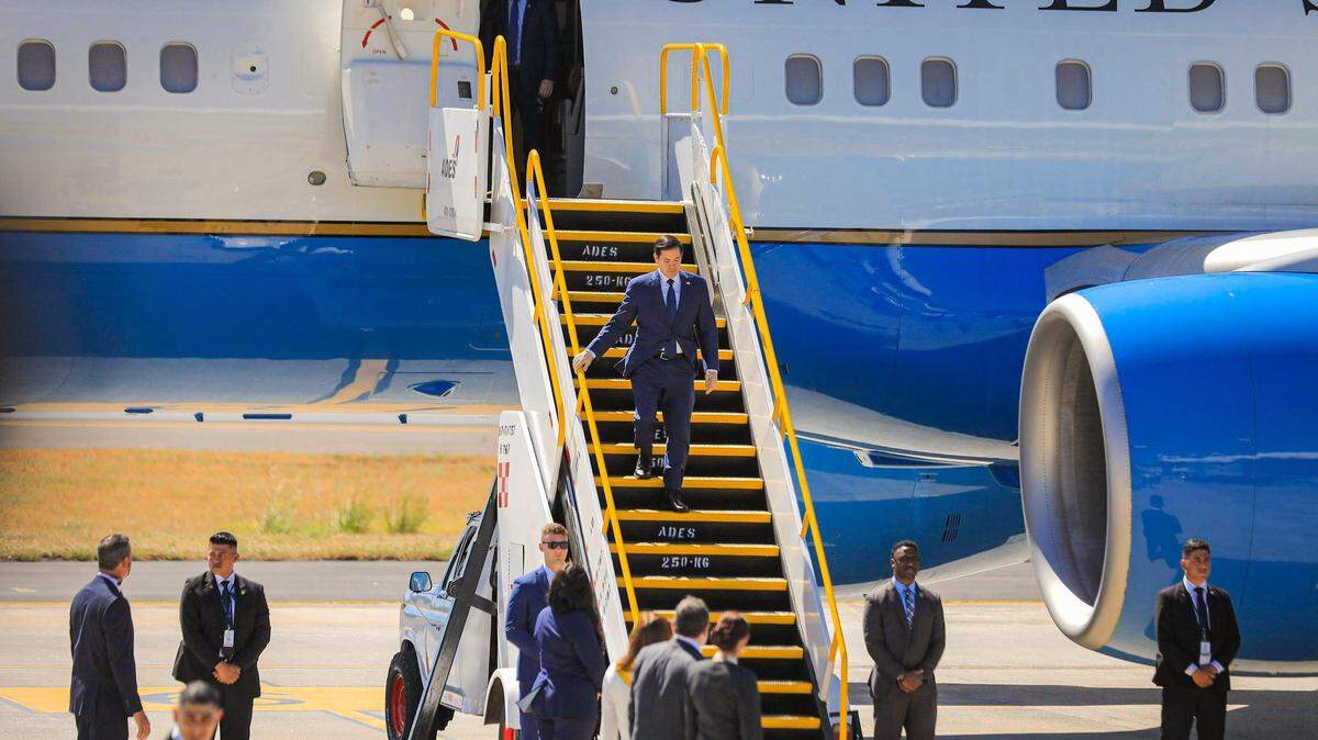 Foto de archivo. El secretario de Estado de Estados Unidos, Marco Rubio, llega al aeropuerto internacional en San Luis Talpa, El Salvador, el 3 de febrero de 2025.
