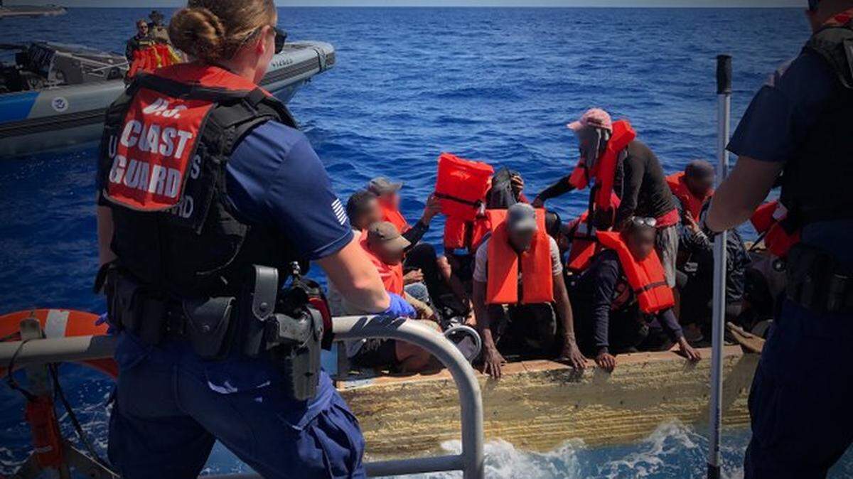 Los guardacostas transfirieron a 20 personas a Bahamas durante un periodo de cuatro días en la semana del 22 de junio de 2023.