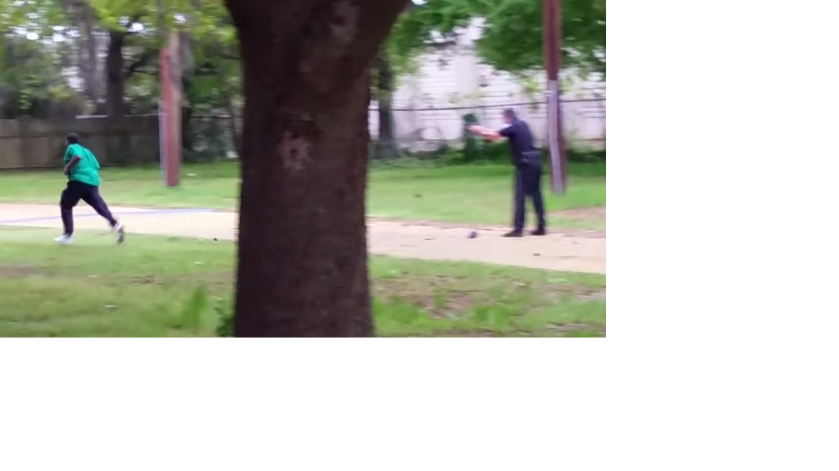 Un vídeo divulgado ayer por varios medios estadounidense ha sido vital para que las autoridades hayan actuado inmediatamente contra Slager, que está detenido sin posibilidad de fianza por asesinato, delito que puede acarrear la pena de muerte en Carolina del Sur.