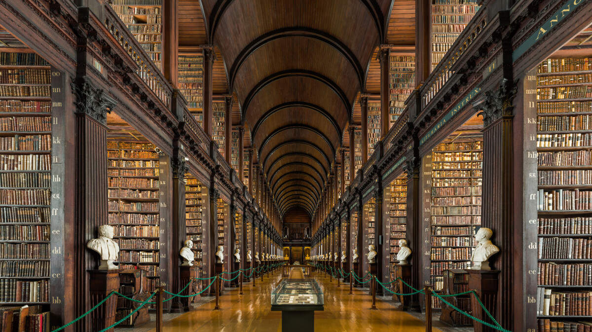 Interior del ‘Long Room’ en la biblioteca del Trinity College, la biblioteca de investigación más grande en Irlanda. 