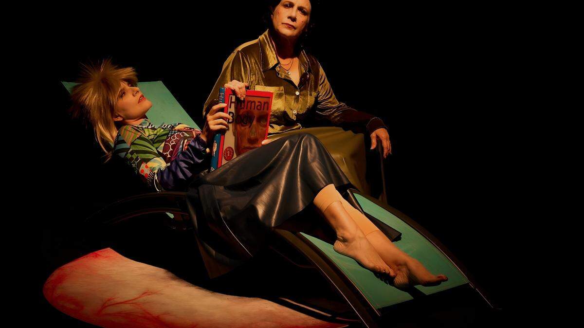 Artefactus Cultural Project abre su temporada teatral con ‘Si esto es una tragedia yo soy una bicicleta’, obra de la escritora Legna Rodríguez Iglesias.