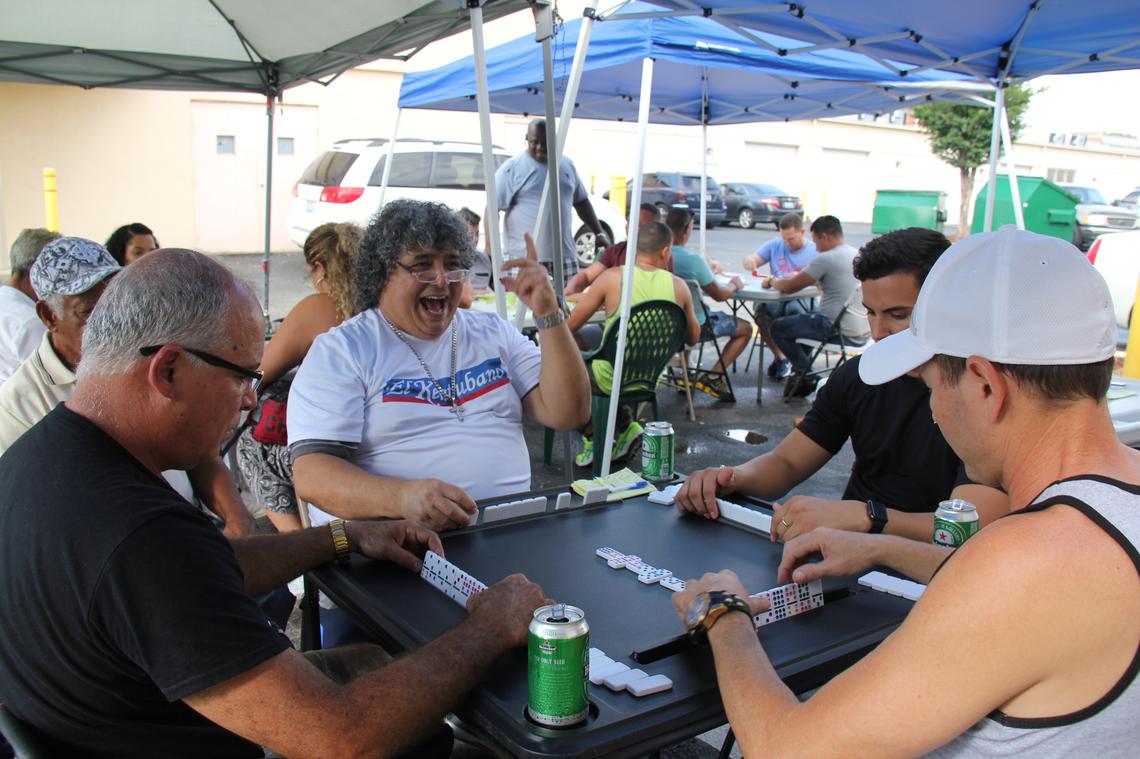 La publicación ‘El Kentubano’ y la comunidad cubana de Kentucky organizan campeonatos de ping pong, juegos de dominó y eventos para los niños.