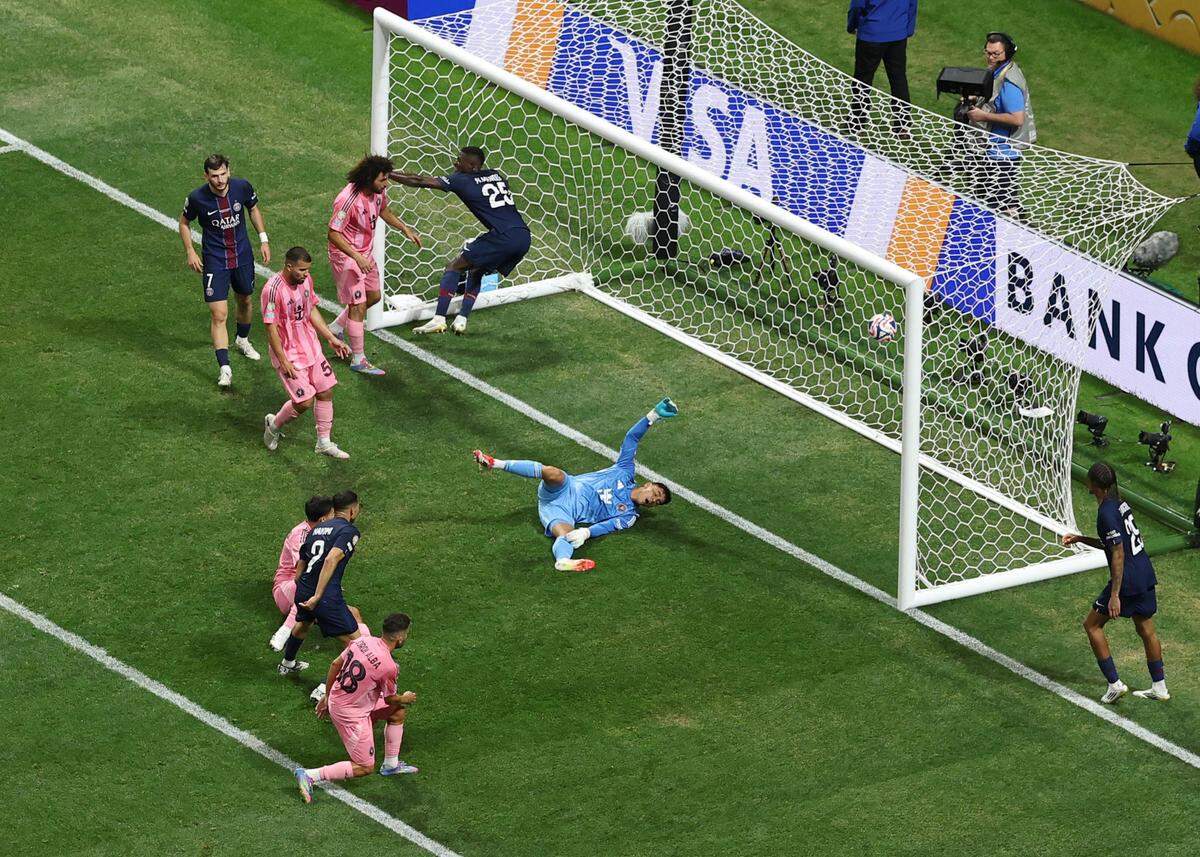 El jugador del Paris Saint-Germain Achraf Hakimi (2) anota un gol ante el Inter Miami, en el partido de octavos de final del Mundial de Clubes celebrado el 29 de junio de 2025 en el Mercedes-Benz Stadium en Atlanta, Georgia.