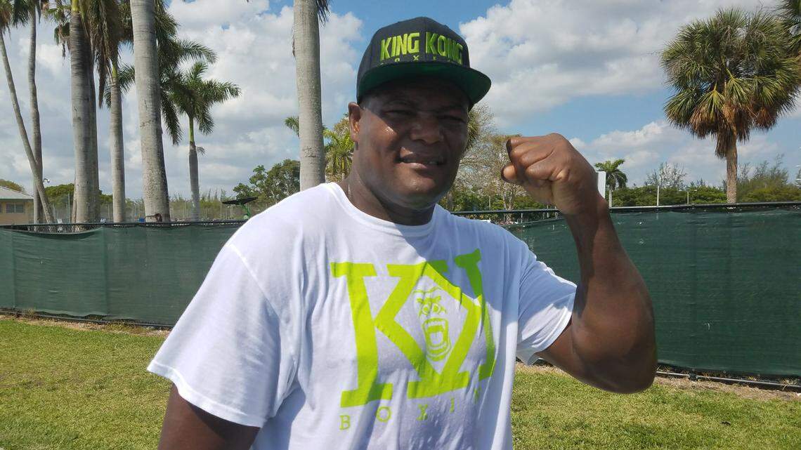 LUIS ORTIZ entrena en el Tropical Park de Miami.
