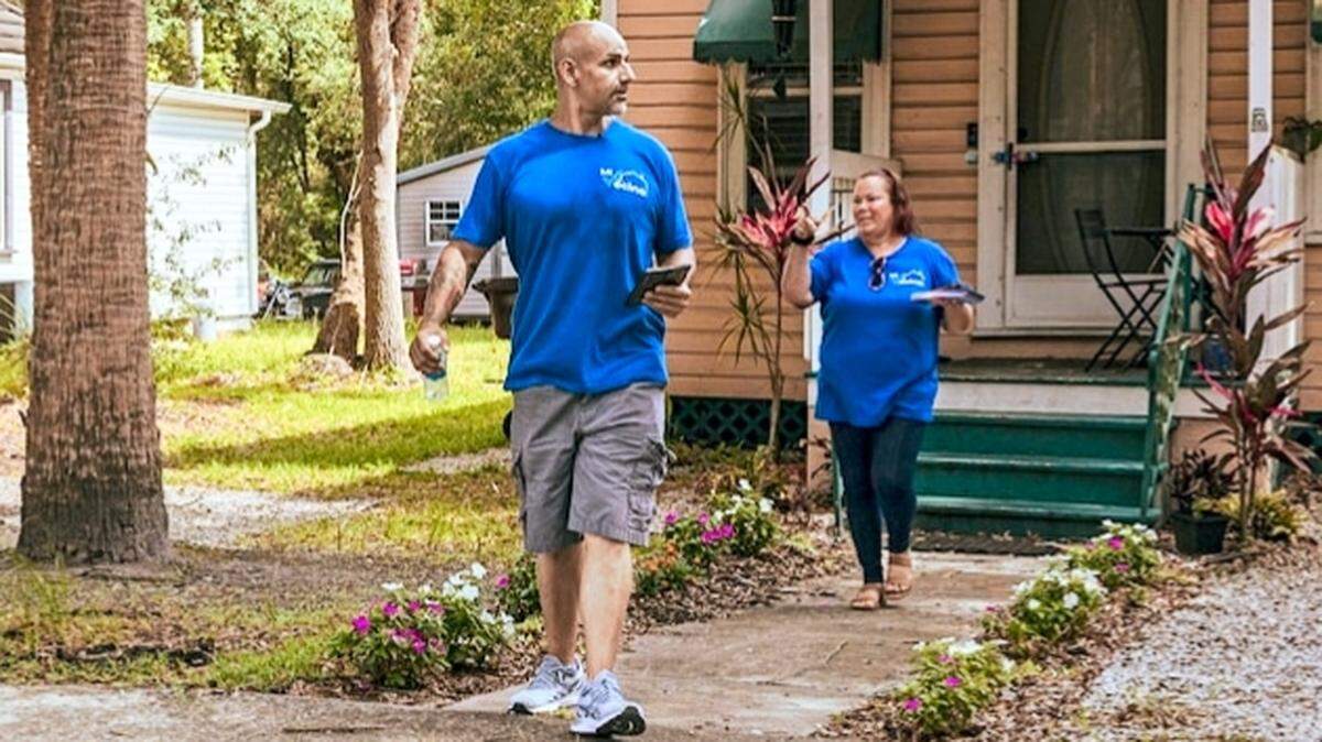 Alex Berrios, cofundador de Mi Vecino, con sede en el Condado Palm Beach. La organización está movilizando a los votantes latinos.