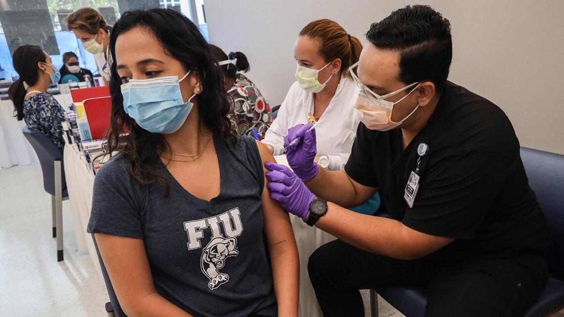 Universitarios de otros países y estados ya se pueden vacunar contra el COVID-19 en Florida