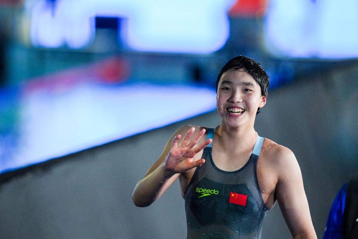 La nadadora china Yu Zidi, que cumplirá 13 años en octubre, causó sensación en Singapur. Conquistó el bronce con sus compañeras del relevo 4x200 m nado libre, convirtiéndose en la nadadora más joven de la historia en subir a un podio mundialista.
