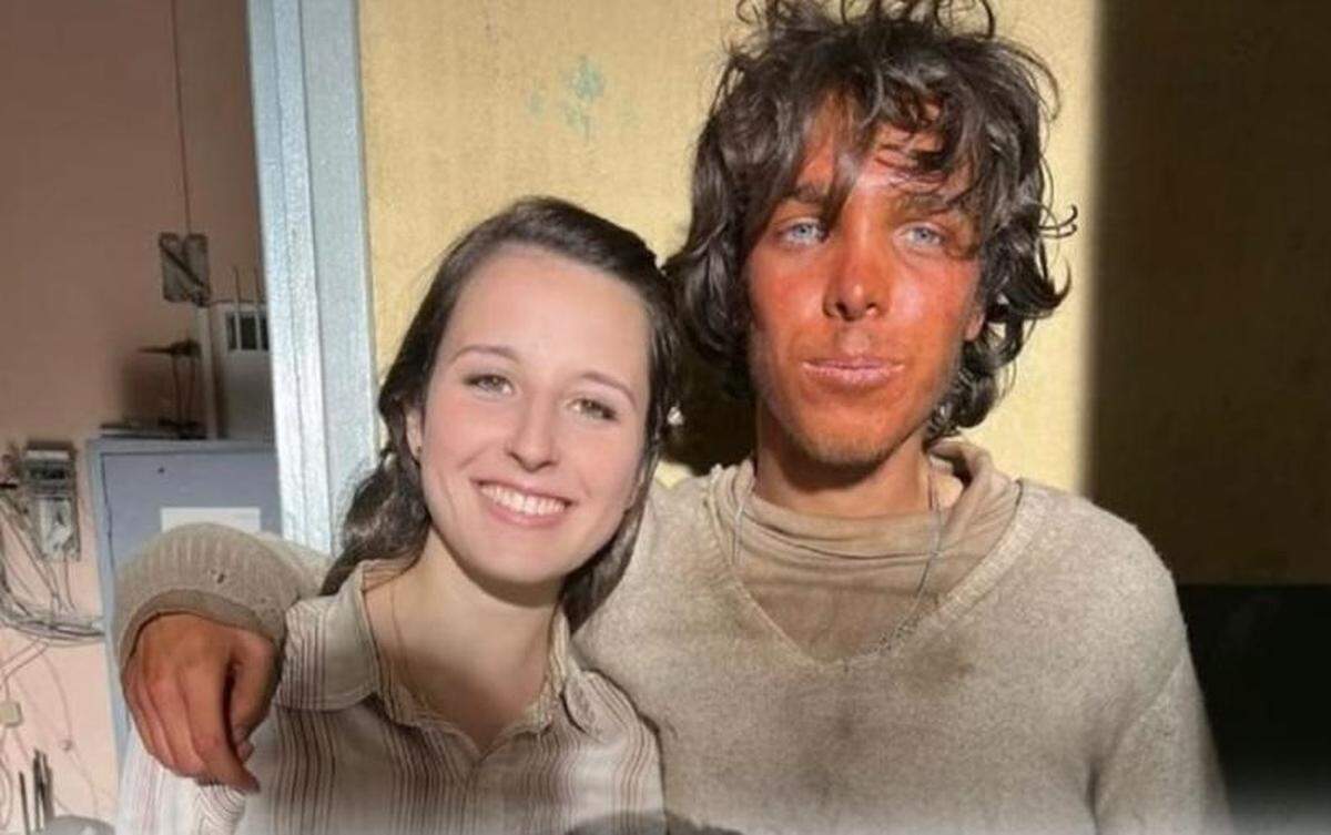 Camila Giannotti y Juan Caruso, los actores que interpretan a Margarita Arocena y Álvaro Mangino en “La sociedad de la nieve” (2023).