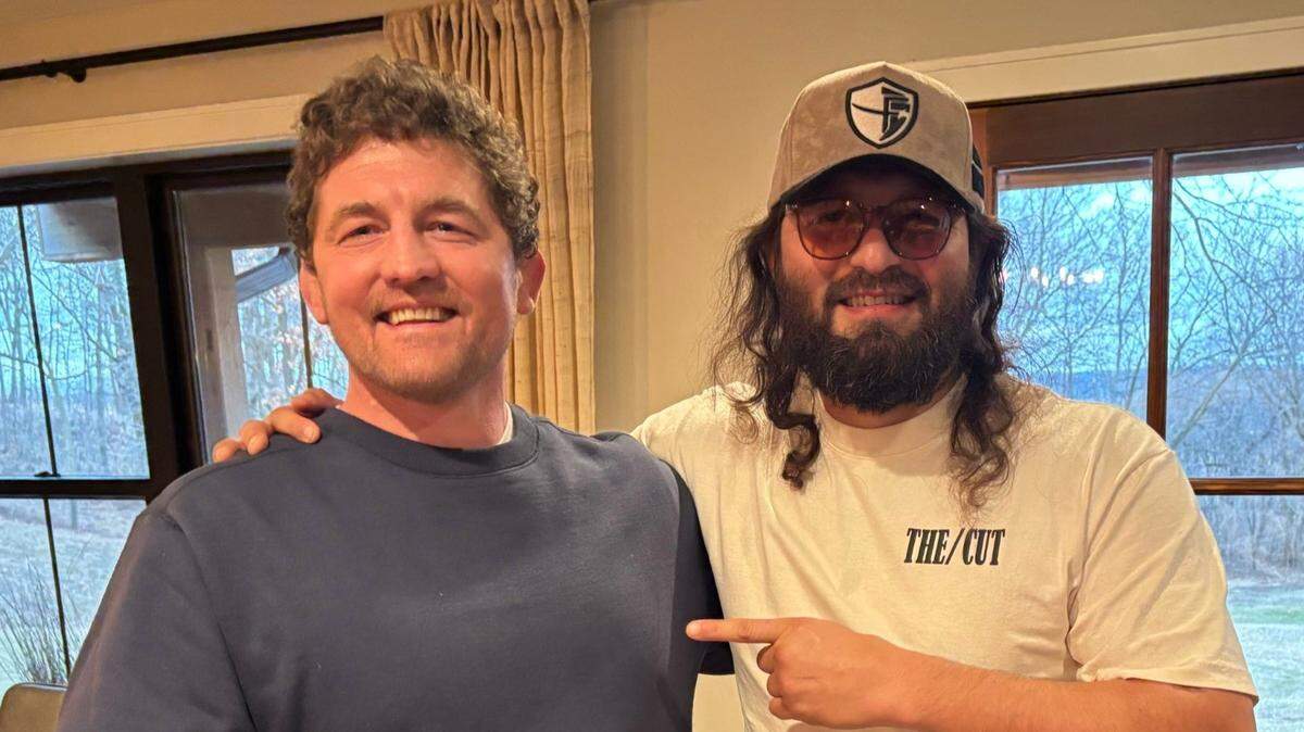 Años después del brutal rodillazo que los enfrentó en UFC, Jorge Masvidal (der.) y Ben Askren se reencontraron en Wisconsin tras la grave enfermedad del exluchador, demostrando que incluso las rivalidades más intensas pueden transformarse en respeto.
