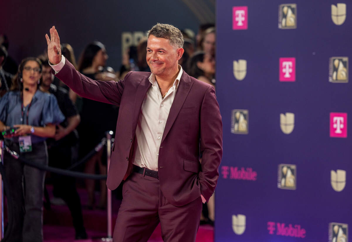 El cantante Alejandro Sanz en la alfombra magenta de Premio Lo Nuestro 2025, celebrado en el Kaseya Center de Miami el jueves 20 de febrero de 2025.