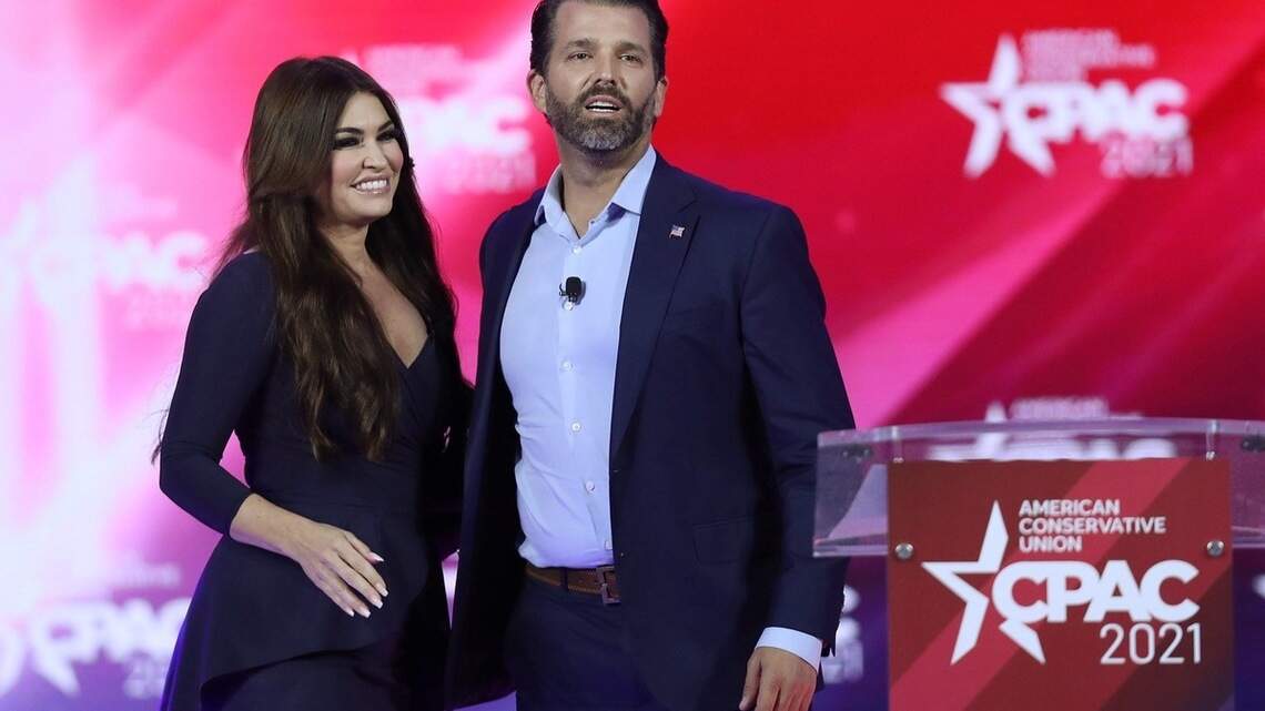 Parece que Trump Jr. ha roto todos los vínculos con su ex prometida. Se habla de un acuerdo