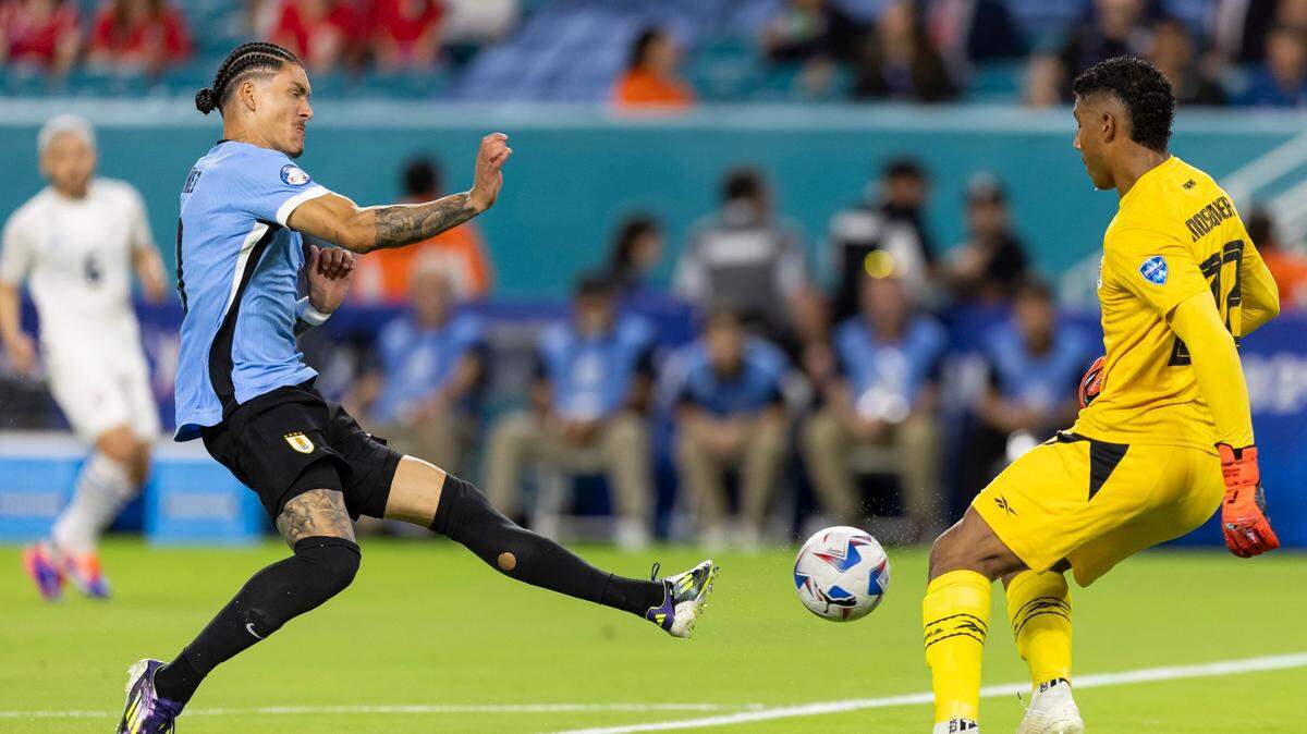 El delantero de Uruguay Darwin Núñez anotó un gol ante Panamá, en el partido de la Copa América celebrado el 23 de junio de 2024 en el Hard Rock Stadium en Miami Garden, Florida.