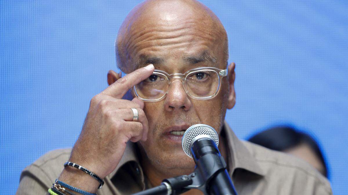 El presidente de la Asamblea Nacional, Jorge Rodríguez, habla durante una conferencia de prensa en Caracas el 21 de febrero de 2026.