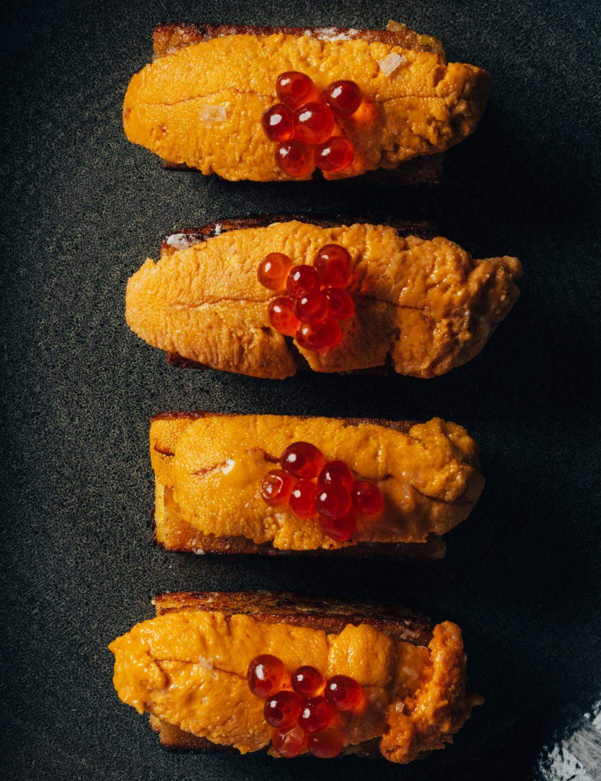 El pan de maíz uni es uno de los platos inusuales de Shiso, un nuevo restaurante asiático ahumado en Wynwood.