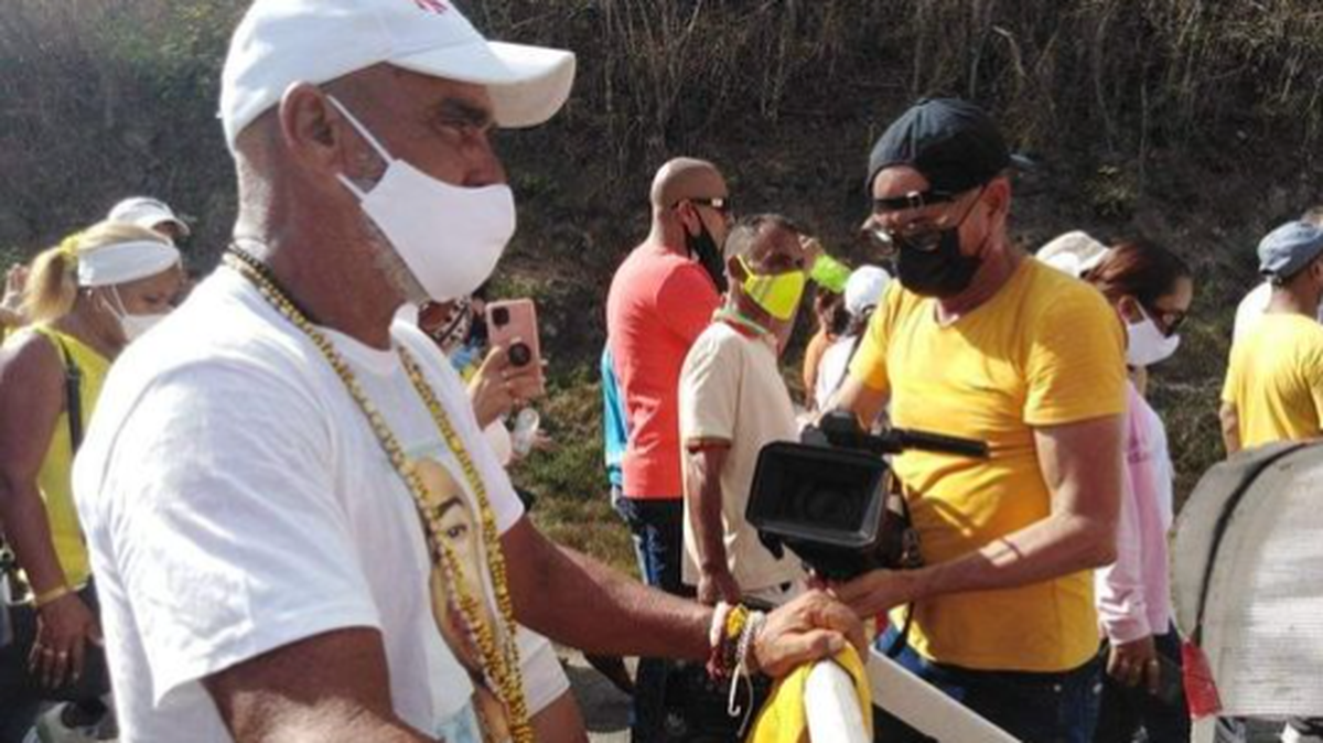 El cubano Omar Quintero Montes de Oca cumplió su promesa a la Virgen de la Caridad del Cobre con una caminata de 900 kilómetros del occidente al oriente de la isla, concluida en el Santuario de la Patrona de la religión Católica y popular “Cachita/Oshún” de la santería.