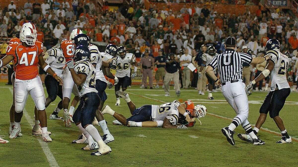 Un juego de football entre la Universidad de Miami y la Florida International University.