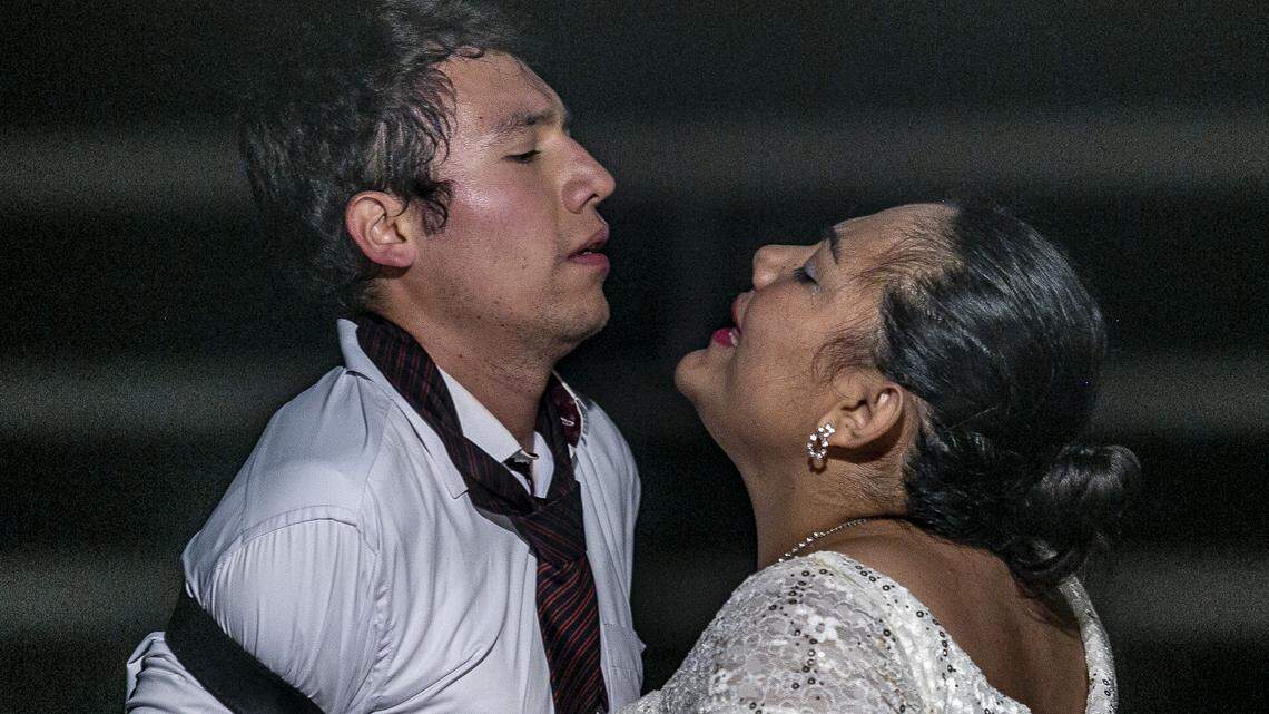 John Velasco y Yessica Alvarado en una escena de ‘¿Te duele?’.