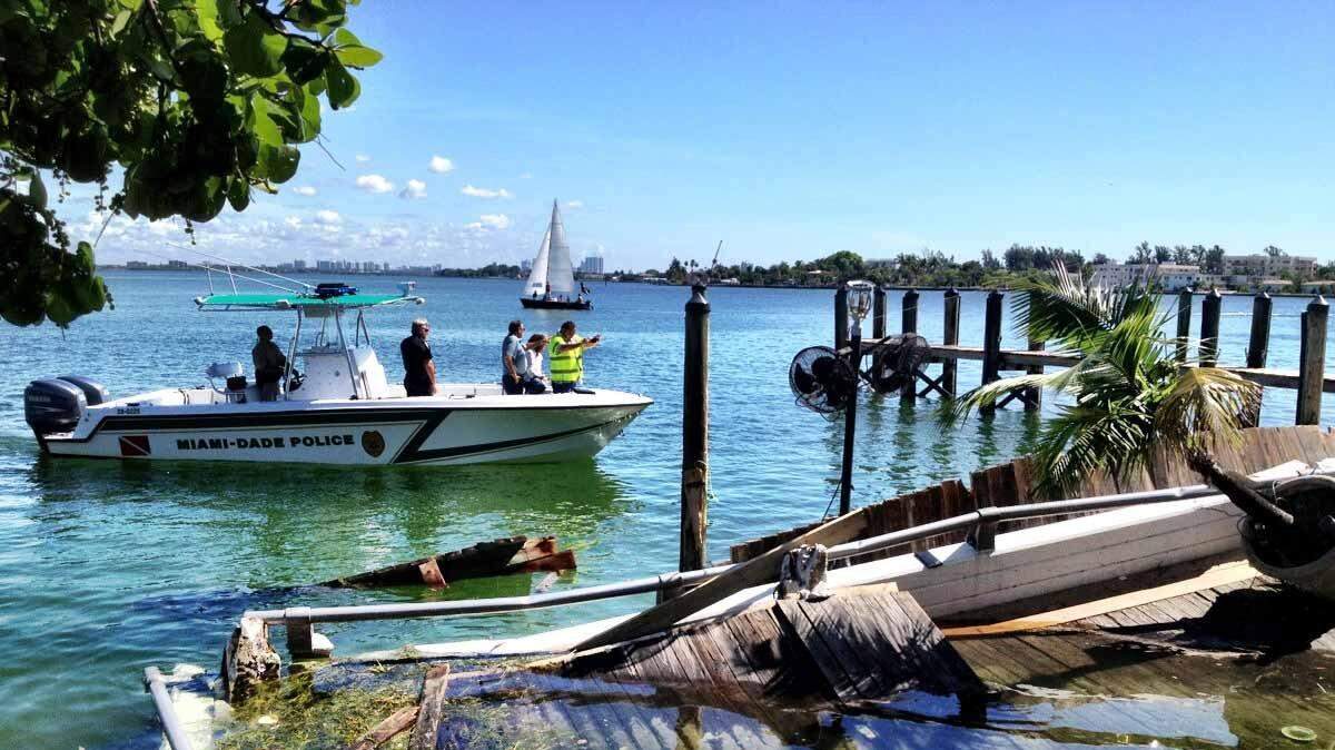 Oficiales de la policia de Miami-Dade en la escena adonde la terraza de restaurante Shuckers en North Bay Village cayó a la bahía Biscayne el jueves, 13 de junio del 2013.

