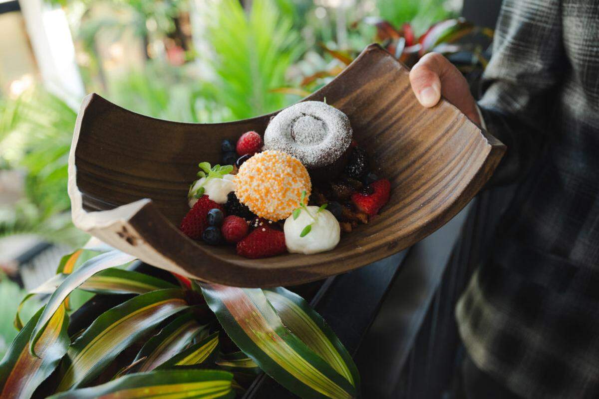 Aprende con el aclamado chef de sushi Aki en Makoto, en el lujoso Bal Harbour Shops.