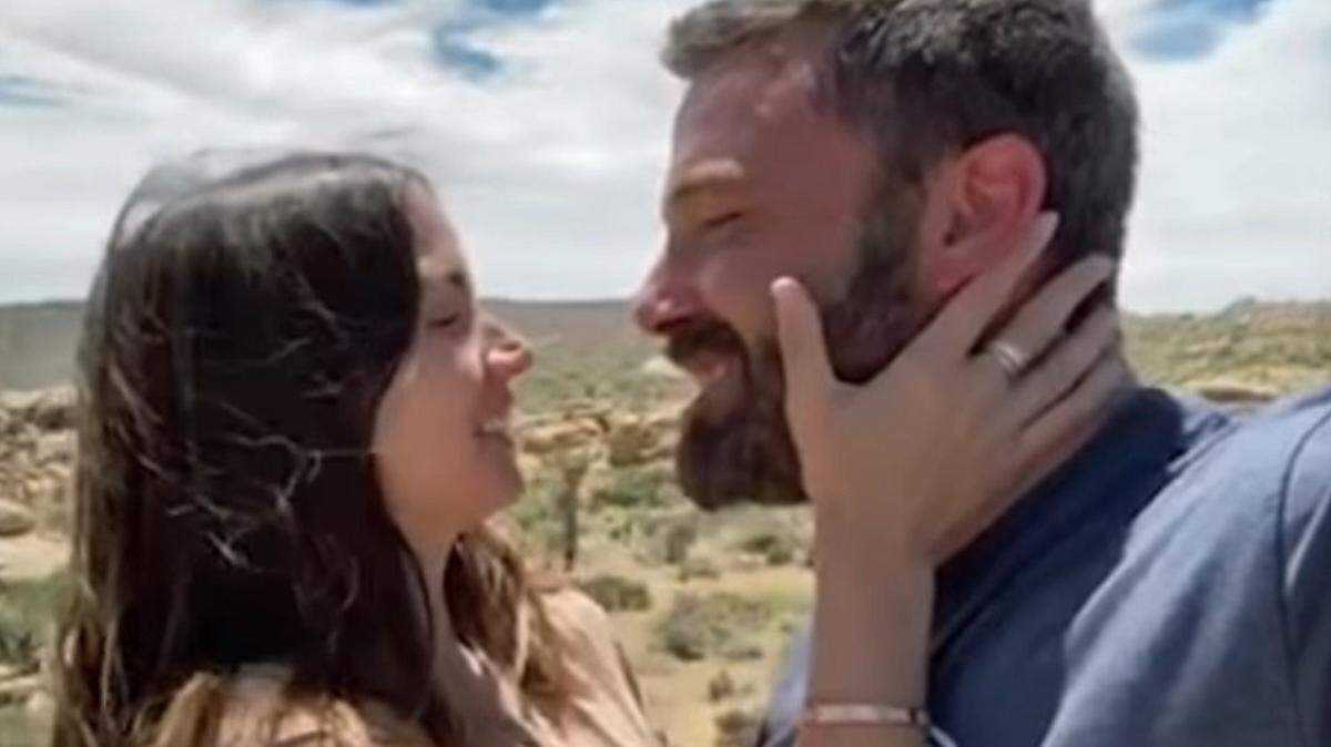 Ana de Armas y Ben Affleck, en el vídeo de Residente -