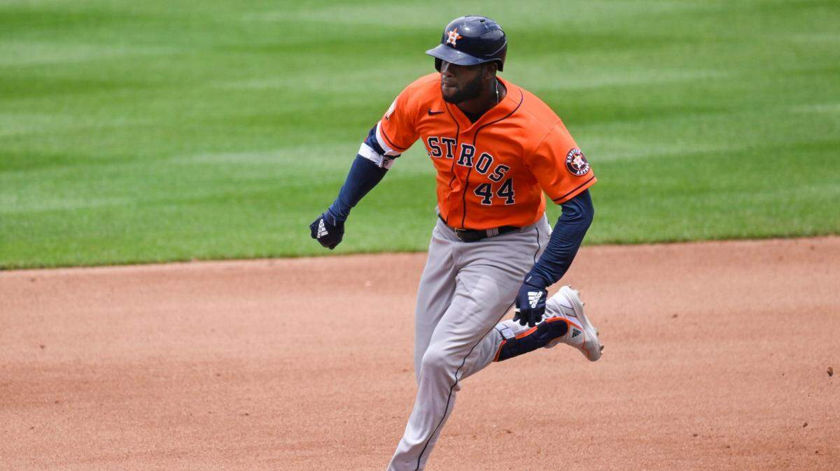 El cubano Yordan Álvarez conectó su 16to jonrón de la campaña y el dominicano Framber Valdez ganó su quinta apertura consecutiva con los Astros de Houston, que se impusieron el domingo 7-4 a los Reales de Kansas City.