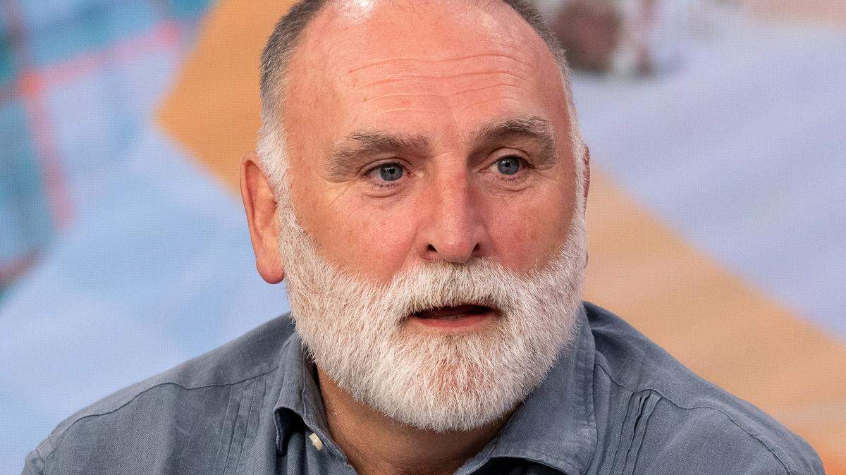 El chef José Andrés es visto en el set del programa matutino “Despierta América” de Univisión el 18 de marzo de 2024 en Doral, Florida. 