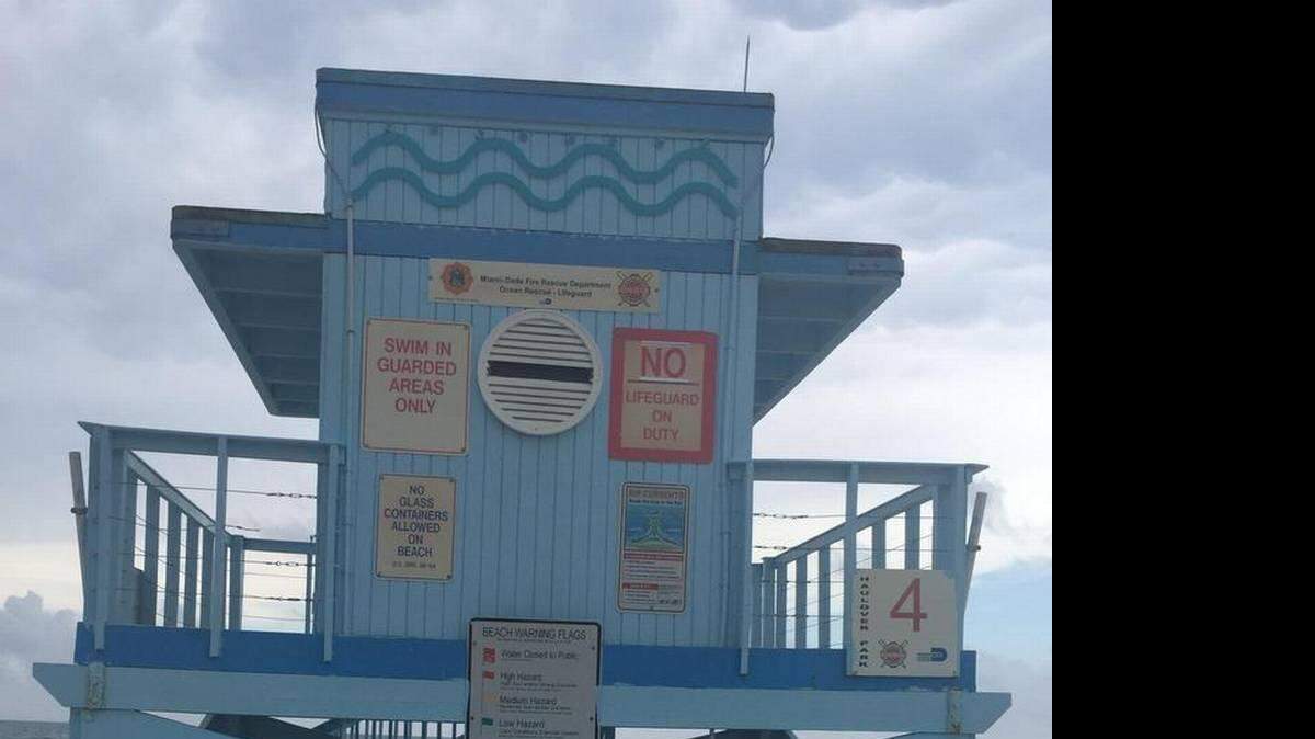 Un puesto de salvavidas en Haulover Beach. Archivo Miami Herald.