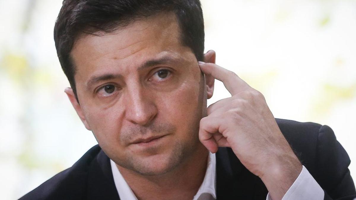 El presidente de Ucrania, Volodymyr Zelenskyy, asiste a una charla con periodistas en Kiev, Ucrania, el 10 de octubre de 2019. (Foto AP/Efrem Lukatsky, archivo)