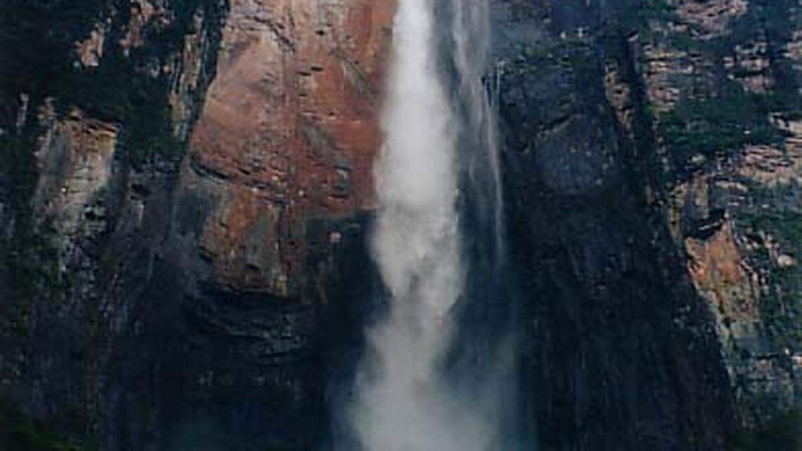 With a height of 979 meters, Angel Falls is considered to be the world’s water fall and was declared as an UNESCO World Heritage Site in the Gran Sabana region of Bolívar State in Venezuela.