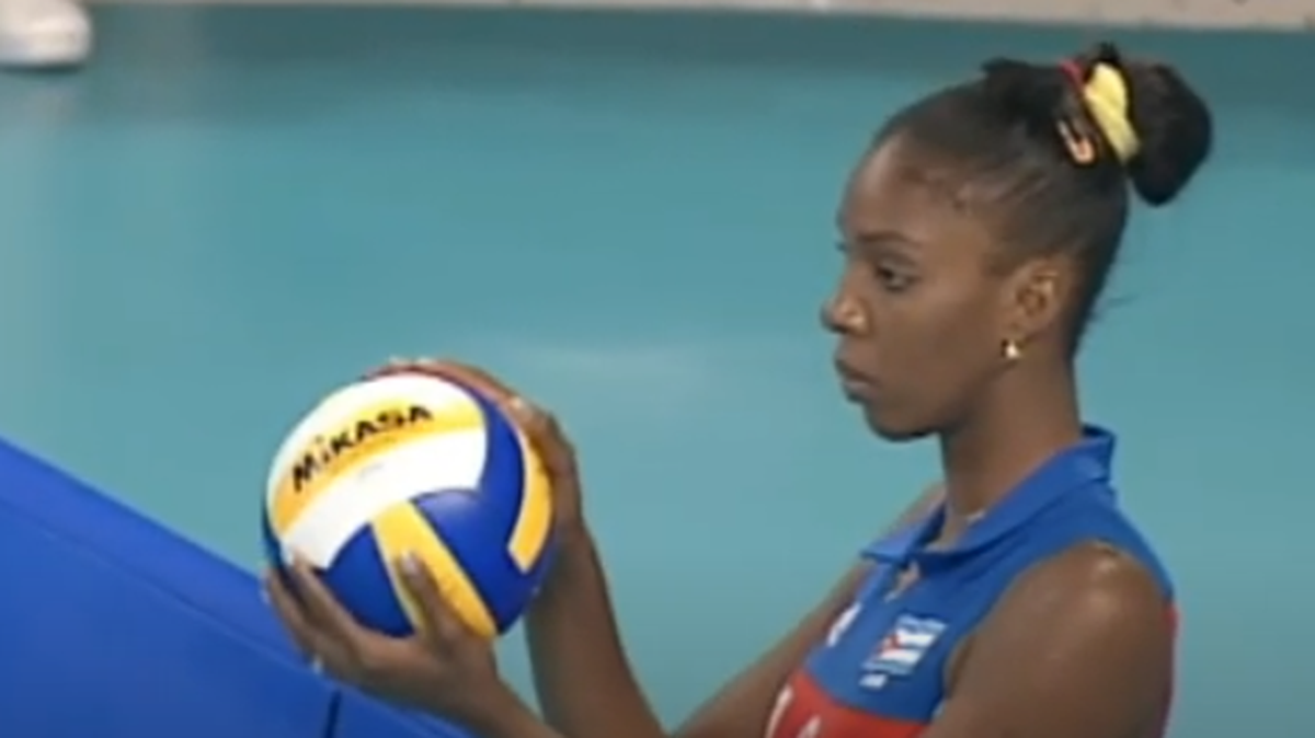 Por sus excepcionales habilidades en la cancha Regla Torres fue elegida por la Federación Internacional de Voleibol como la jugadora más destacada del siglo XX. 