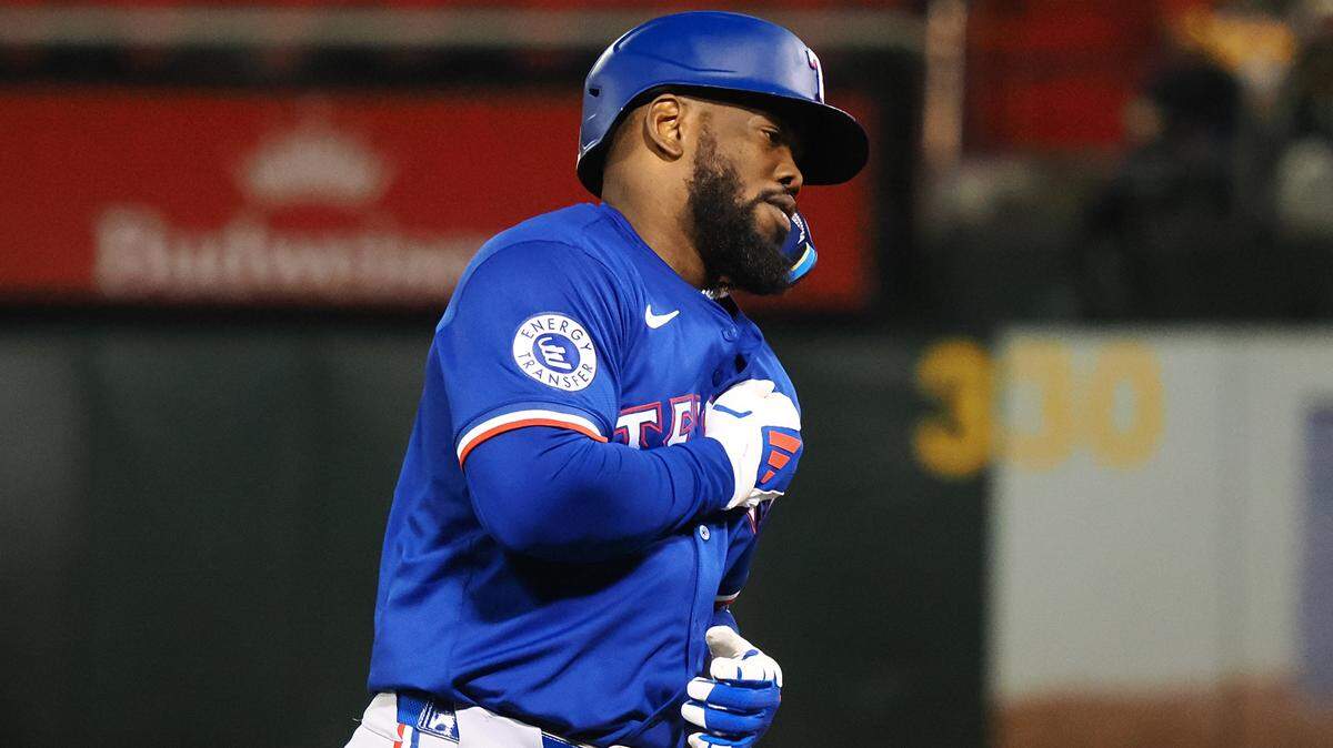 Los Rangers de Texas retiraron este martes de su alineación al jardinero cubano Adolis García debido a dolencias en el oblicuo izquierdo, informó el dirigente de la novena, Bruce Bochy, quien indicó que el jugador se someterá a una resonancia magnética para determinar el grado de la lesión.