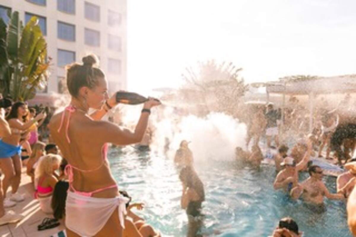 The Goodtime Hotel&nbsp;celebra a los miembros del ejército con acceso gratuito a sus famosas fiestas en la piscina. 