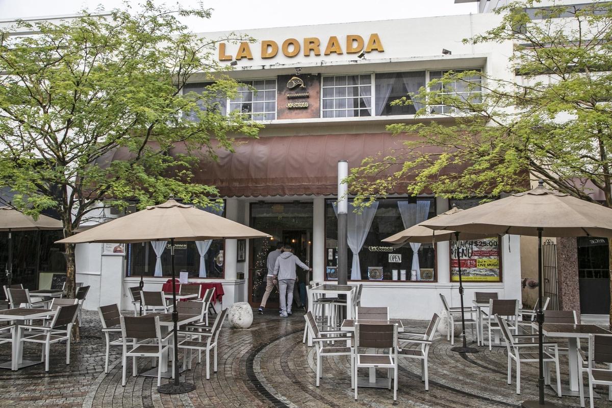 La Dorada cierra sus puertas afectada por una remodelación de dos años del paseo en Giralda Ave. y la pandemia.