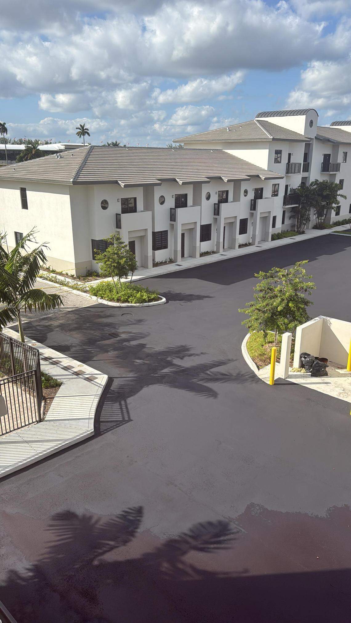 Flamingo Village was designed in the garden style, which leaves space in the front for green areas and has only three floors.