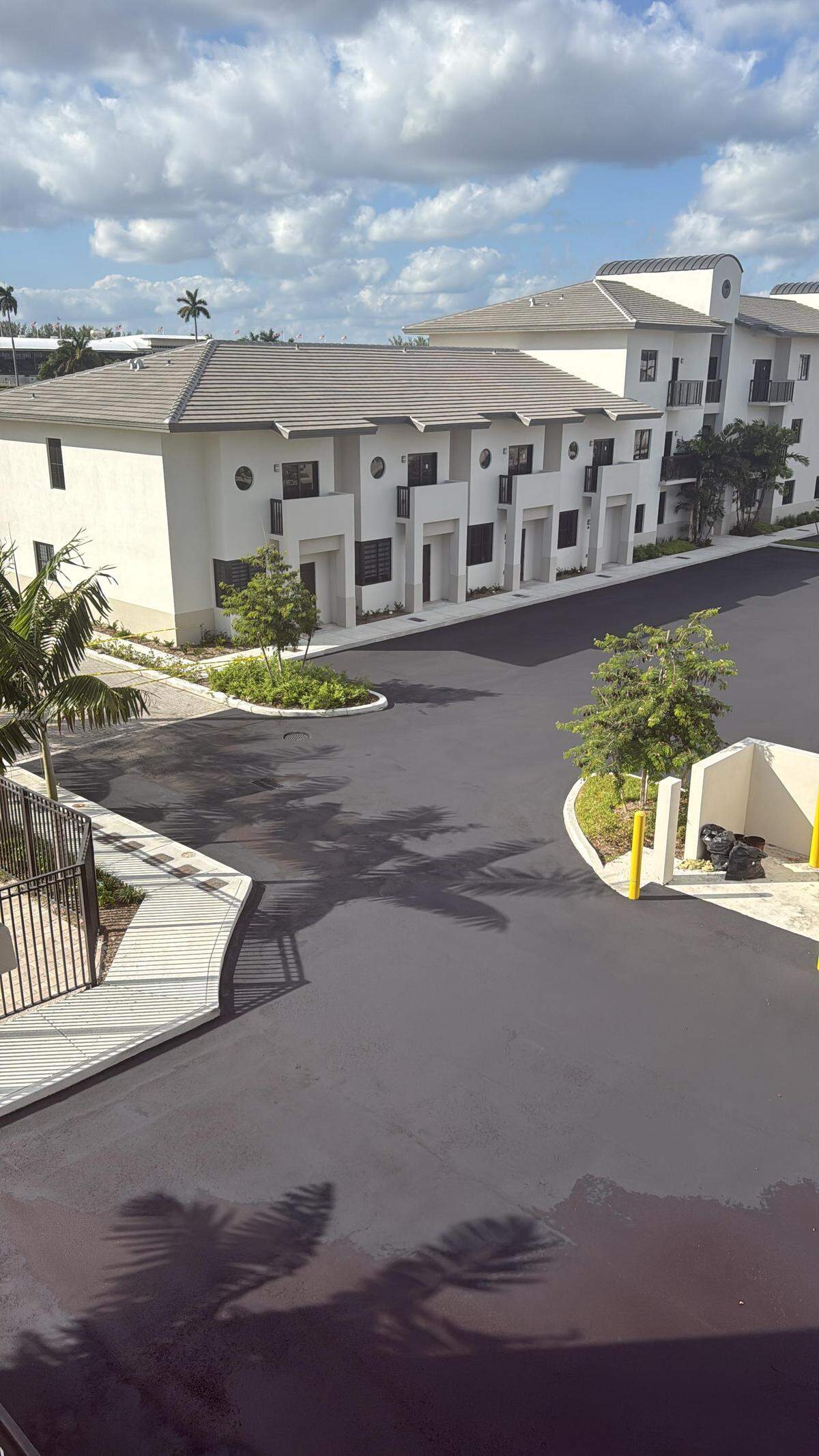 Flamingo Village was designed in the garden style, which leaves space in the front for green areas and has only three floors.