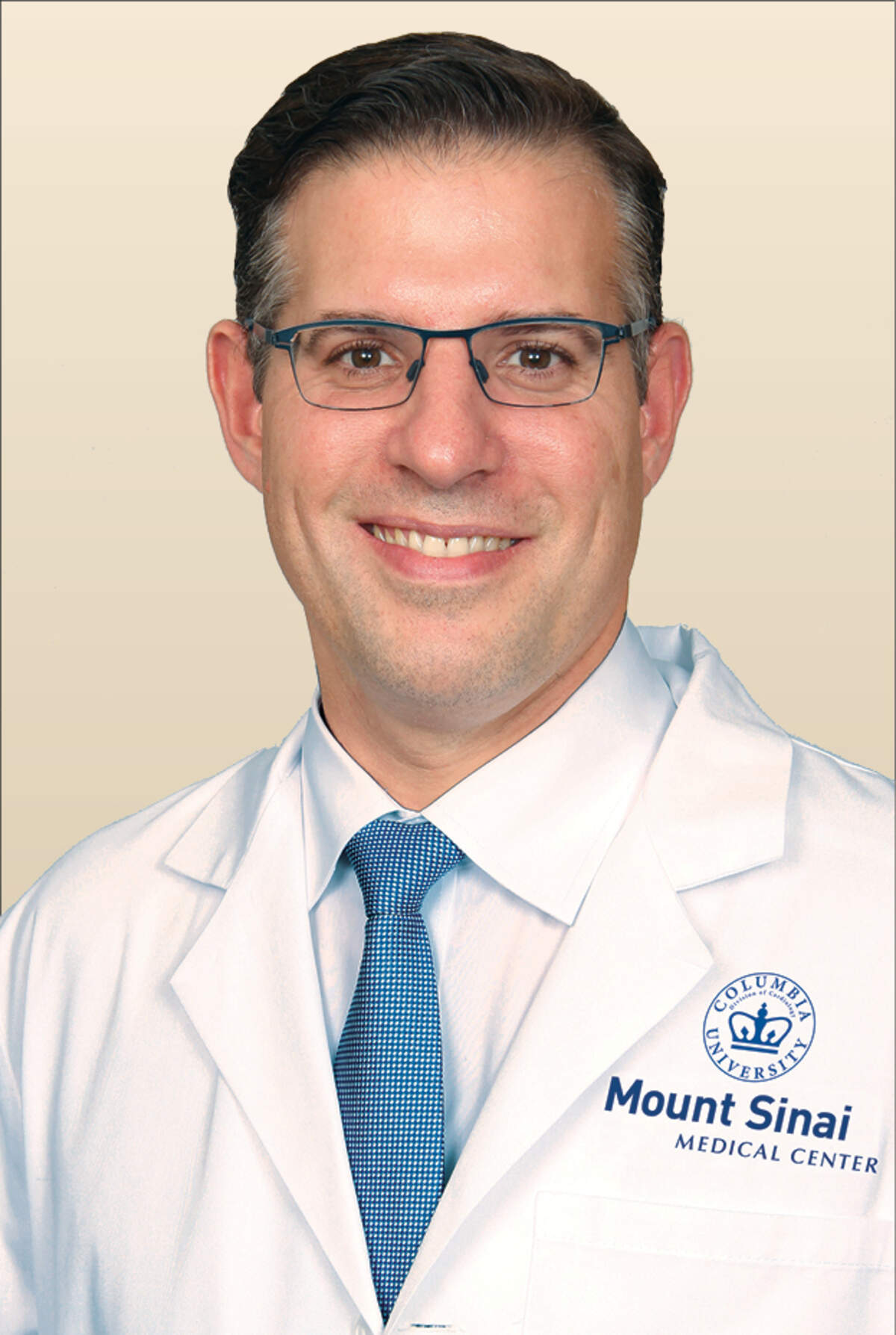 El Dr. Steve Xydas, jefe de cirugía cardíaca, reparó la aorta dañada de Bryan, en el nuevo centro aórtico del Centro Médico Mount Sinai en Miami Beach.