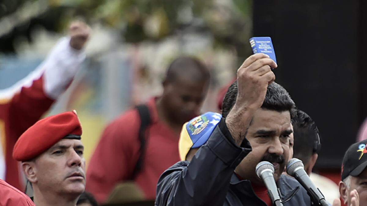 El presidente venezolano, Nicolás Maduro, pronunció un discurso durante una manifestación el 1º de mayo en Caracas, el 1 de mayo de 2017. 