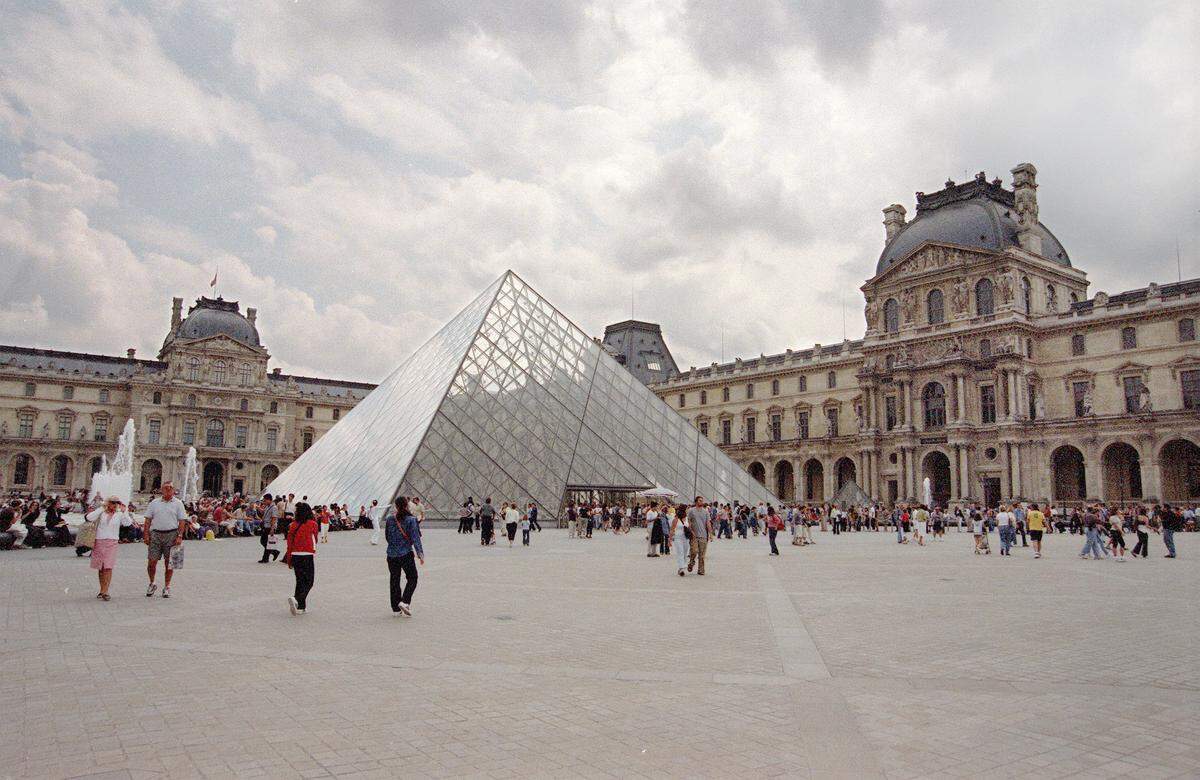 “El proyecto del Gran Louvre amplió los espacios de exposición, revolucionó la museografía y la acogida de visitantes. El Louvre es el único museo del mundo cuya entrada es una obra de arte”, apunta orgulloso el director de la institución, Jean-Luc Martinez.