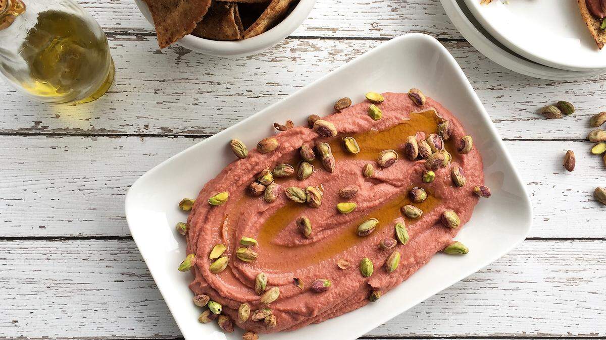 Humus de remolacha, limón y pistachos.