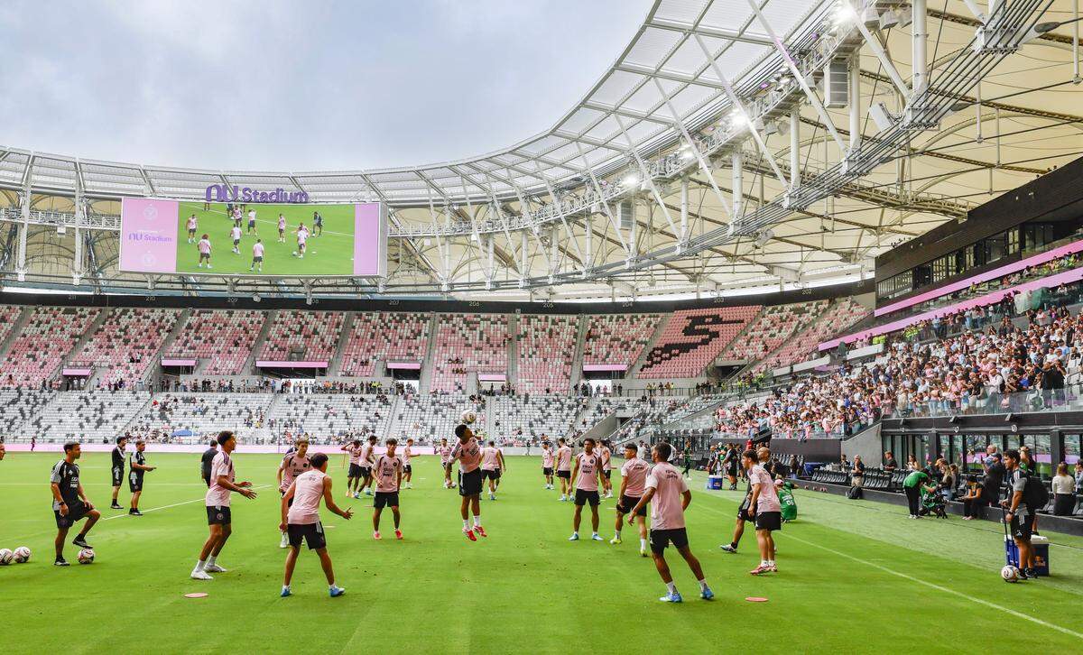 Los jugadores del Inter Miami realizan una práctica en el Nu Stadium, el jueves 2 de abril de 2026 en Miami. 