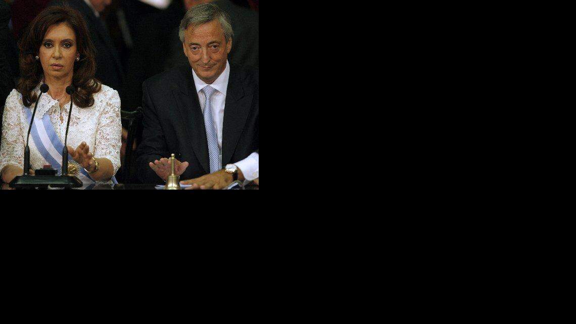 La presidenta argentina jura cumplimiento a la constitución y las leyes del país.