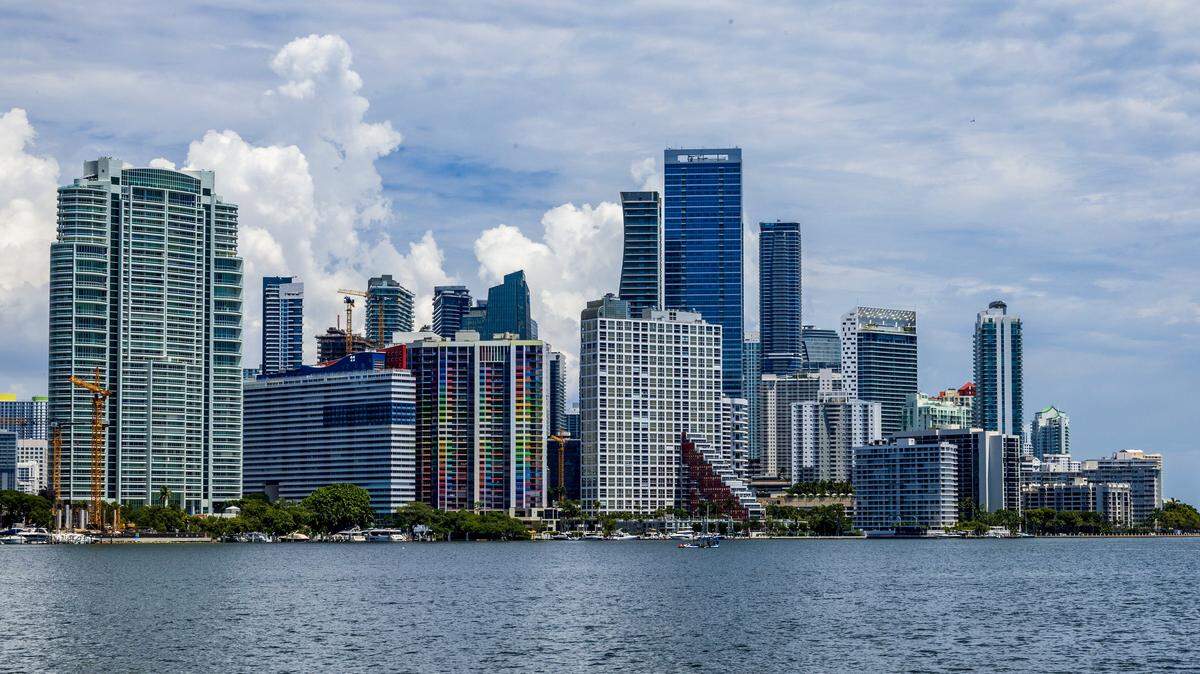 Vista del perfil del downtown de Miami desde Rickenbacker Causeway el pasado 27 de agosto.
