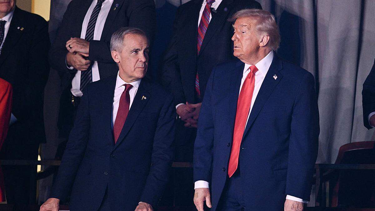 El presidente de Estados Unidos, Donald Trump, retiró este jueves la invitación que había hecho al primer ministro de Canadá, Mark Carney (izq.), para que fuera parte de la Junta de la Paz para Gaza que su Gobierno impulsa y que otros 35 jefes de Estado han aceptado formar parte.