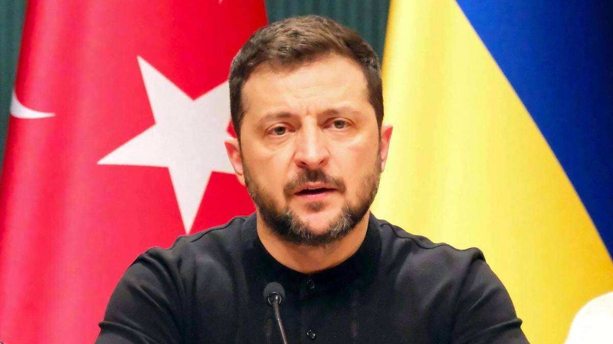 
El presidente de Ucrania, Volodimir Zelenski, habla durante una conferencia de prensa conjunta con su homólogo turco, Recep Tayyip Erdogan, tras su reunión en Ankara, Turquía, el 18 de febrero de 2025.