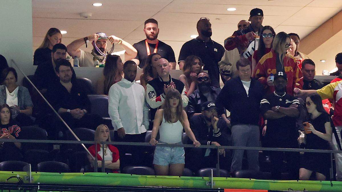 La cantante Taylor Swift mira el partido del Super Bowl entre los Chiefs de Kansas City y los Eagles de Filadelfia, celebrado el 9 de febrero de 2025 en Nueva Orleans.